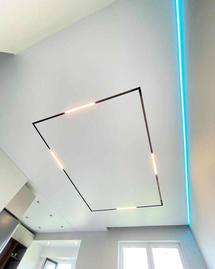 Натяжной потолок с подсветкой